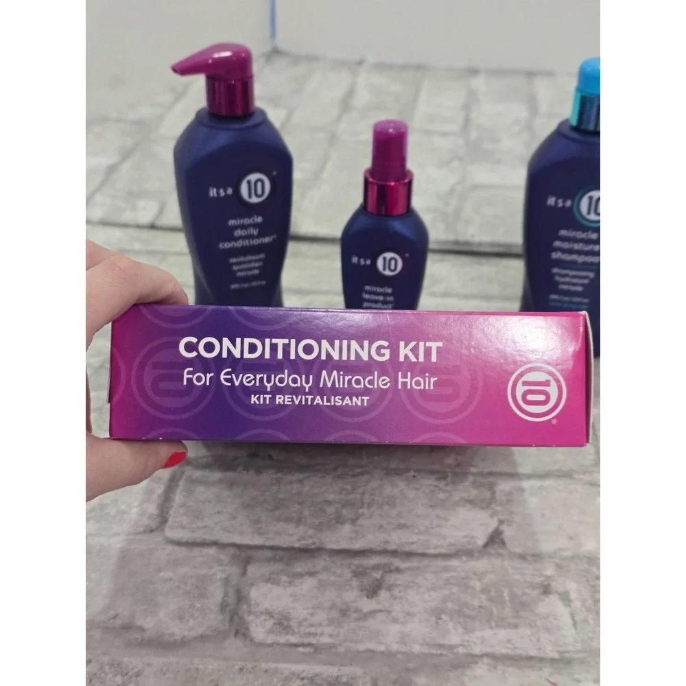 It's a 10 Miracle Moisture Trio Kit Shampoo, Conditioner, Leave In Product New